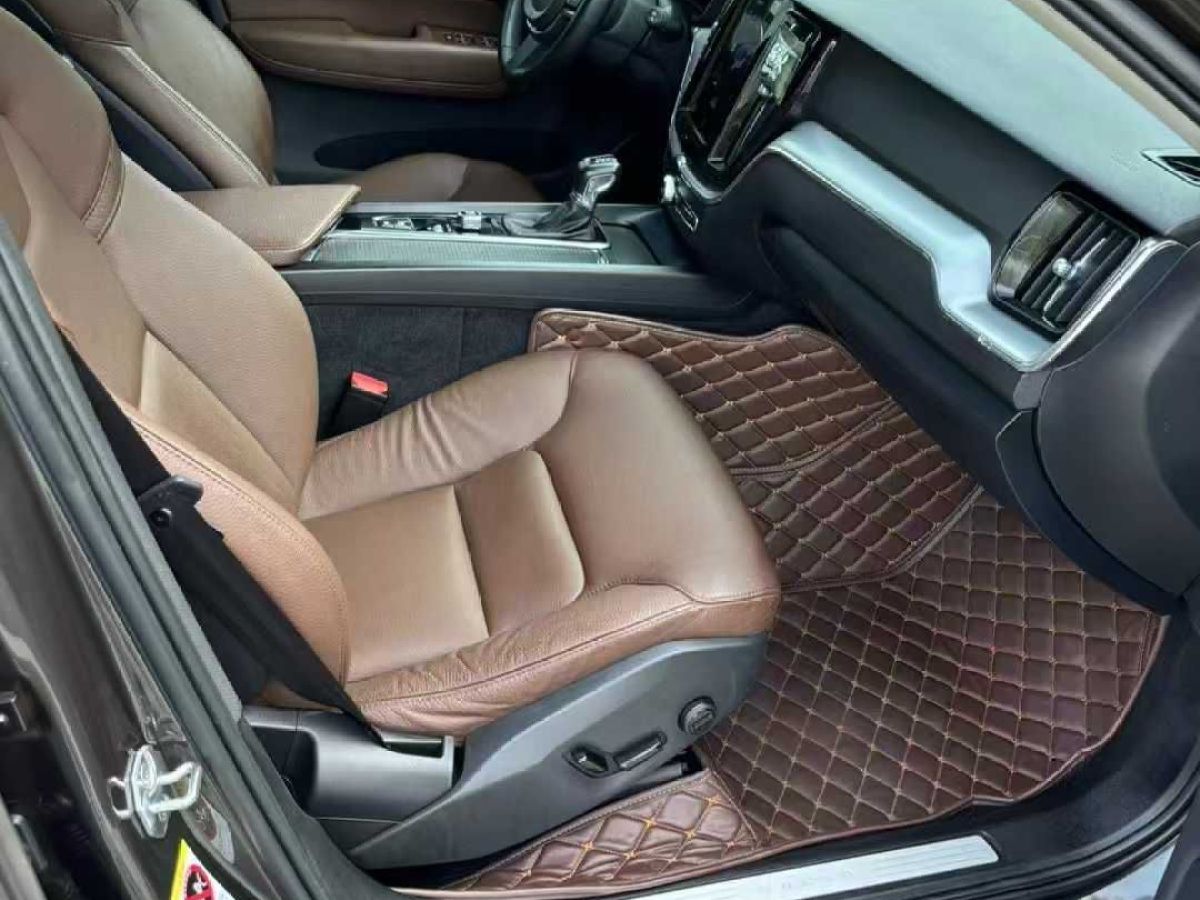 沃爾沃 XC60  2020款 T4 智行豪華版圖片