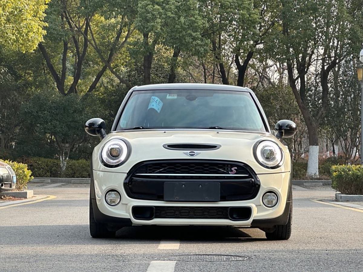 MINI MINI  2016款 2.0T COOPER S 表現(xiàn)派 五門(mén)版圖片