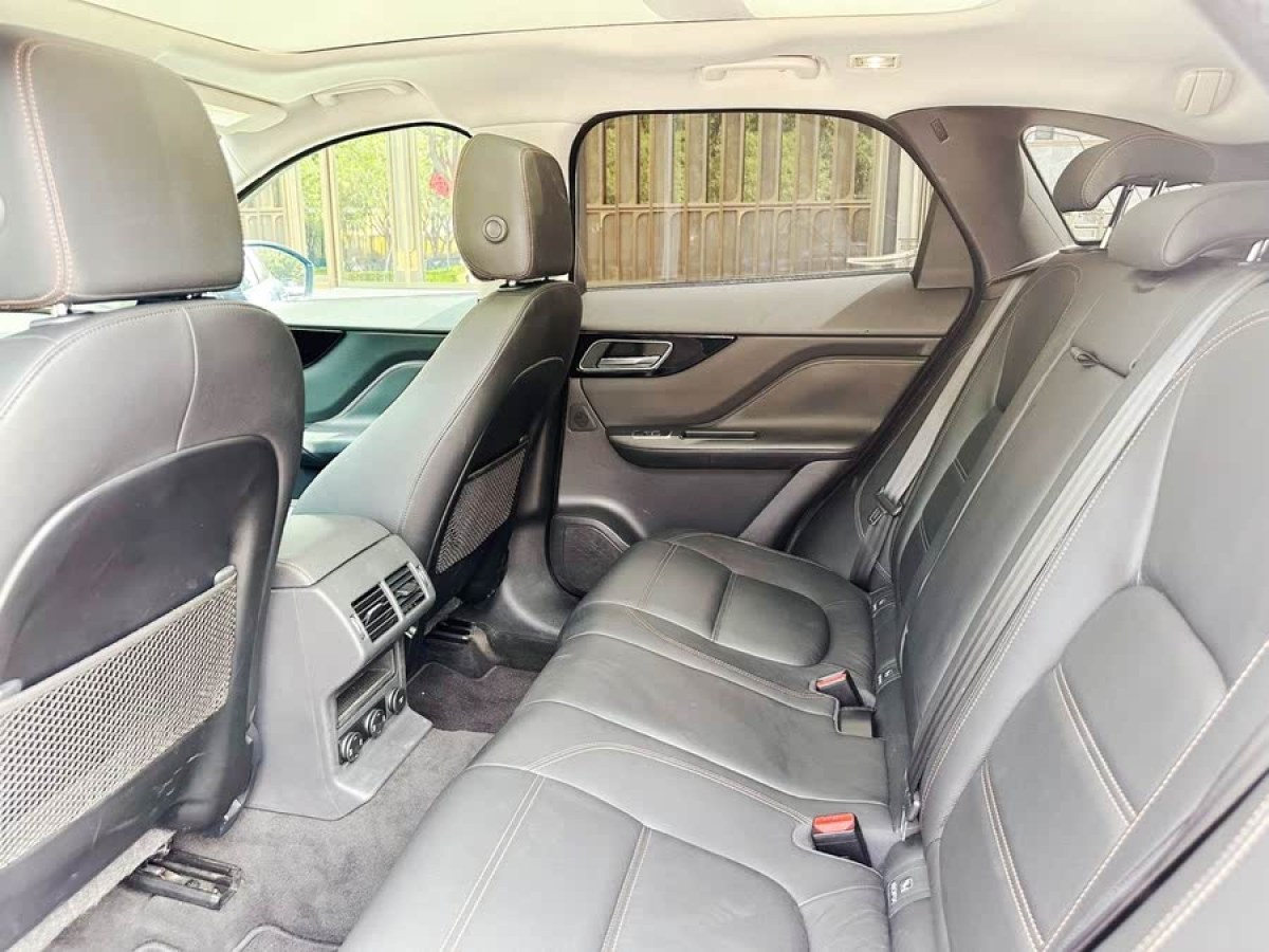 捷豹 F-PACE  2018款 2.0T 四驅(qū)都市尊享版圖片