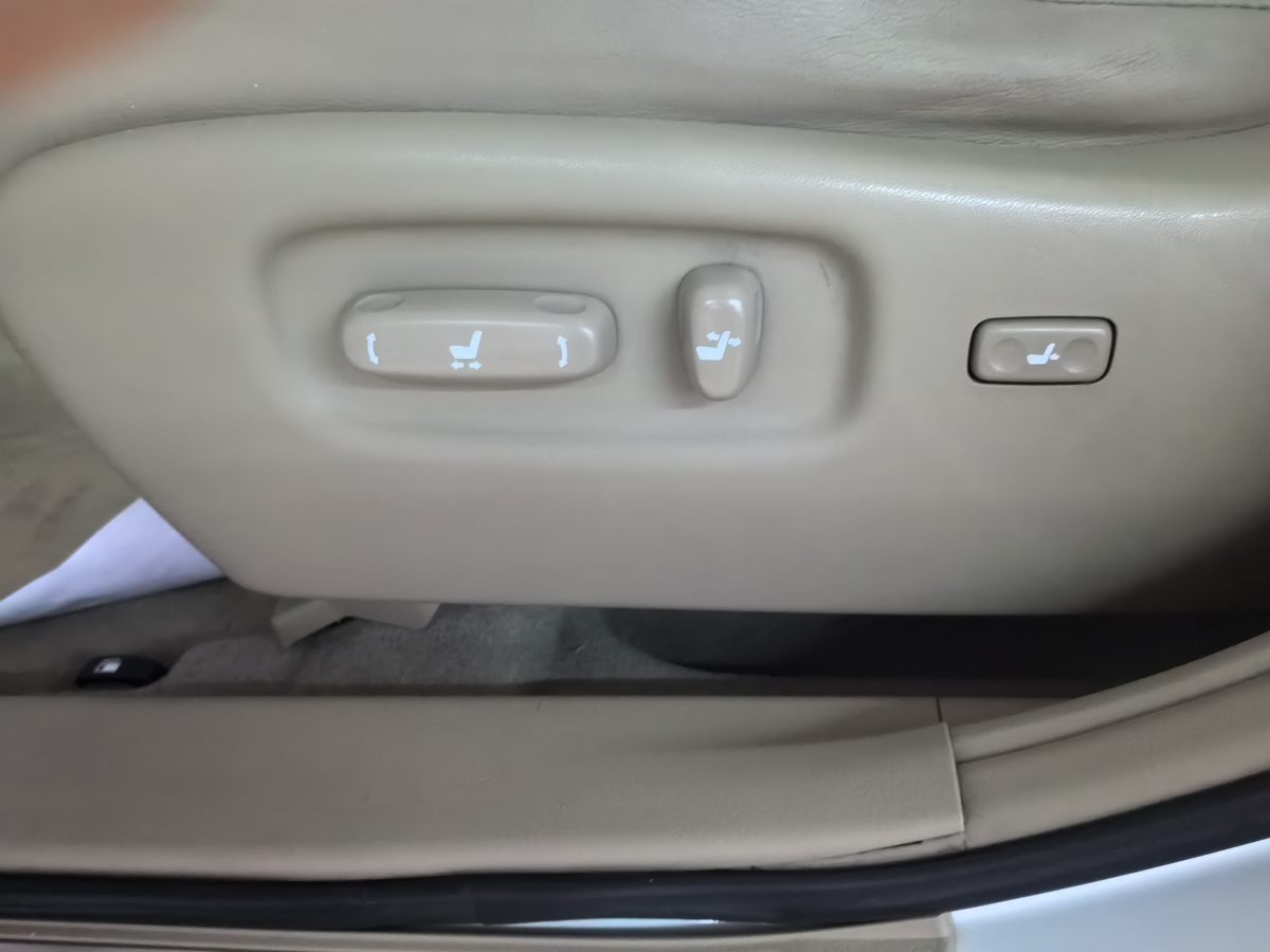 丰田 汉兰达  2013款 2.7L 两驱5座紫金版图片