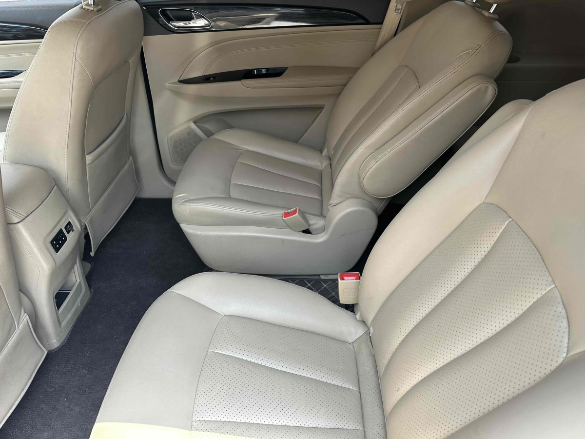 寶駿 730  2016款 1.5L 手動(dòng)舒適型 7座圖片