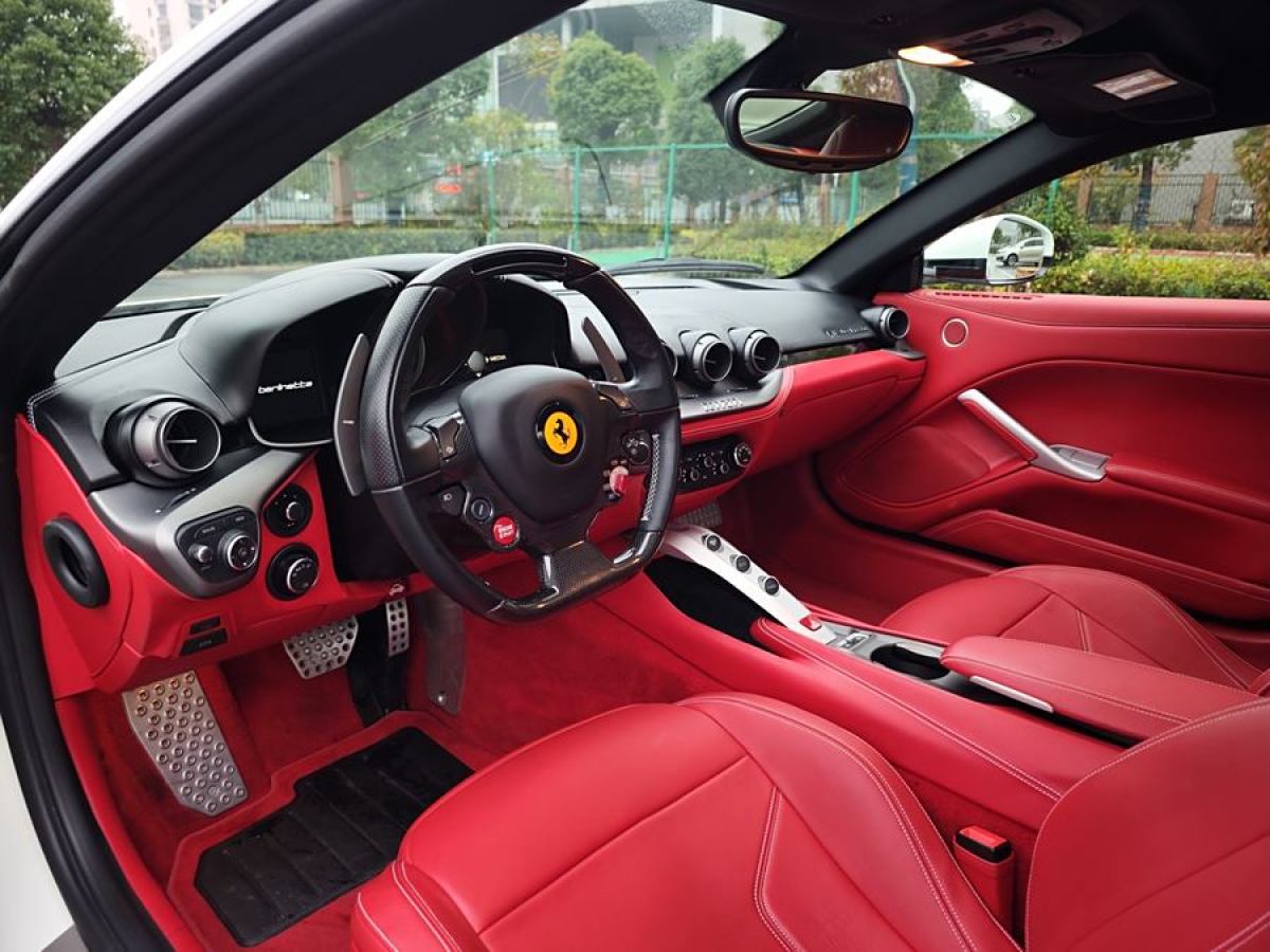 2014年11月法拉利 F12berlinetta  2013款 6.3L 標(biāo)準(zhǔn)型