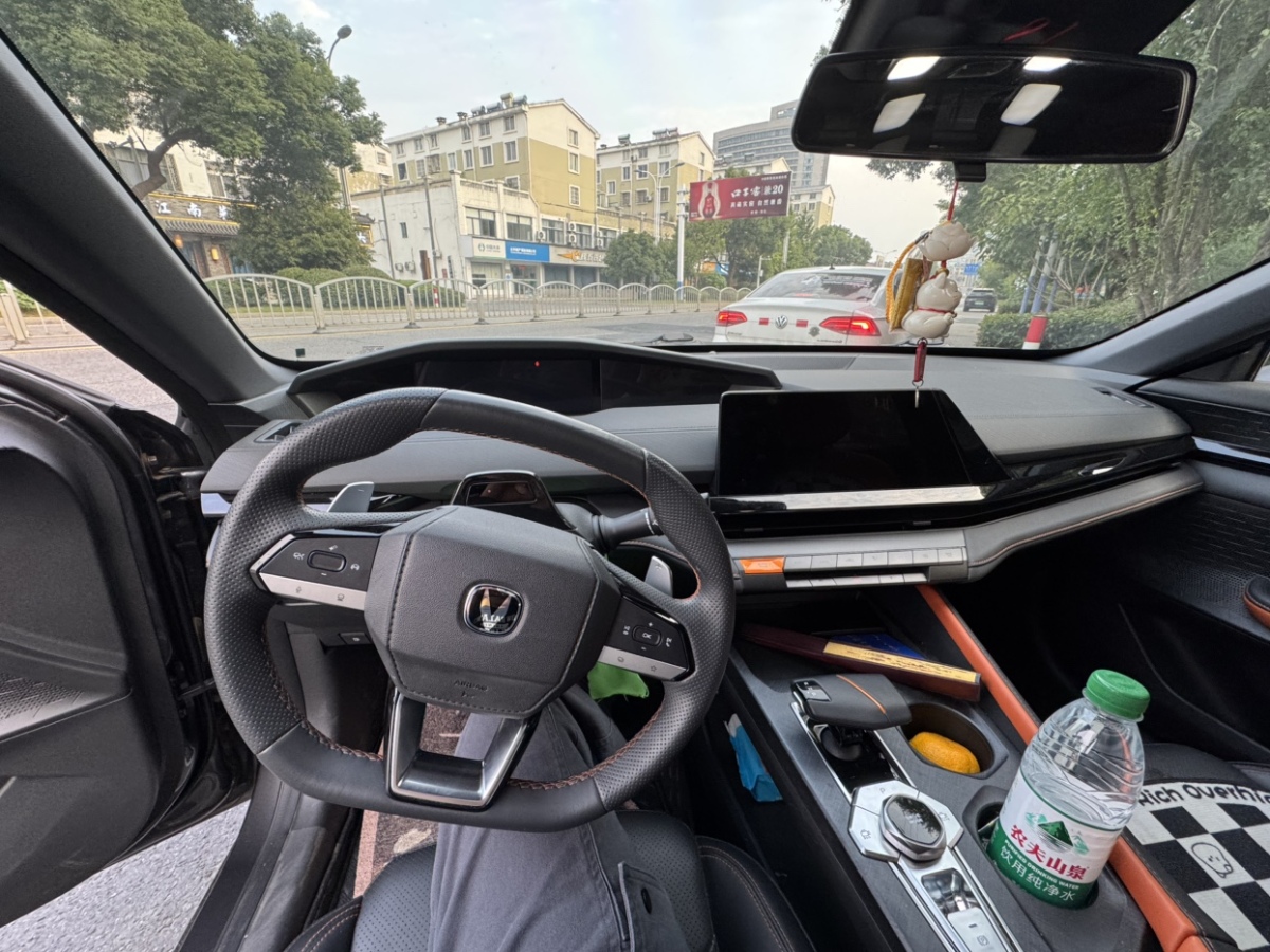 長安 長安UNI-V  2022款 1.5T 卓越型圖片