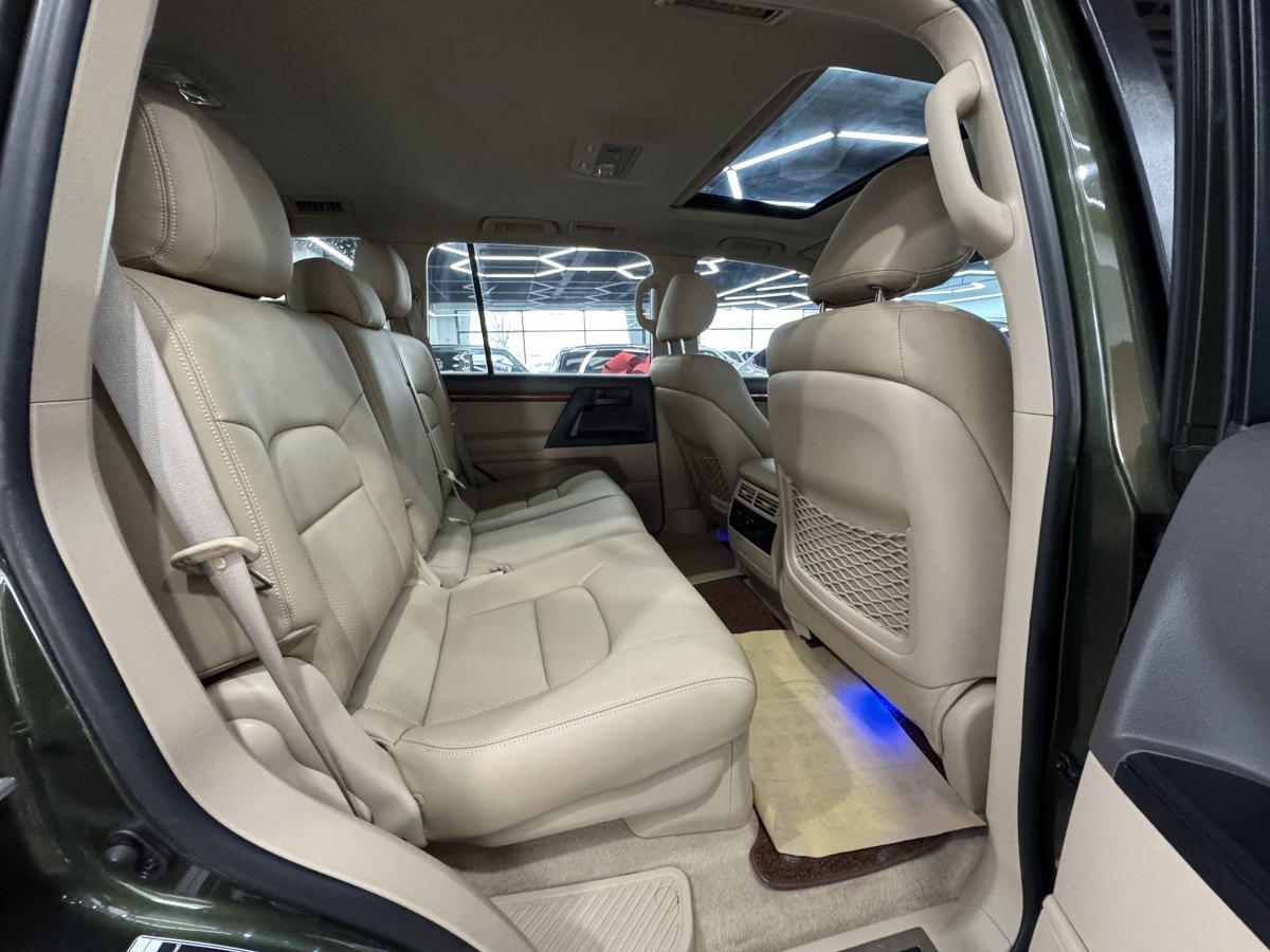 豐田 蘭德酷路澤  2015款 4.0L V6 中東低配版圖片