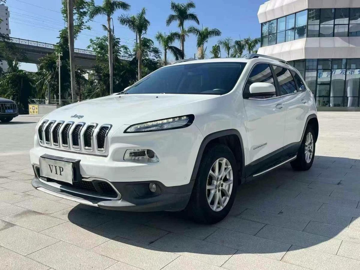 Jeep 自由光  2016款 2.0L 優(yōu)越版圖片