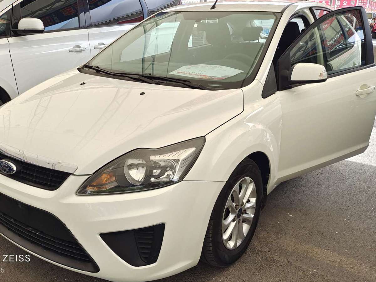 福特 ?？怂? 2012款 兩廂經(jīng)典 1.8L 自動基本型圖片