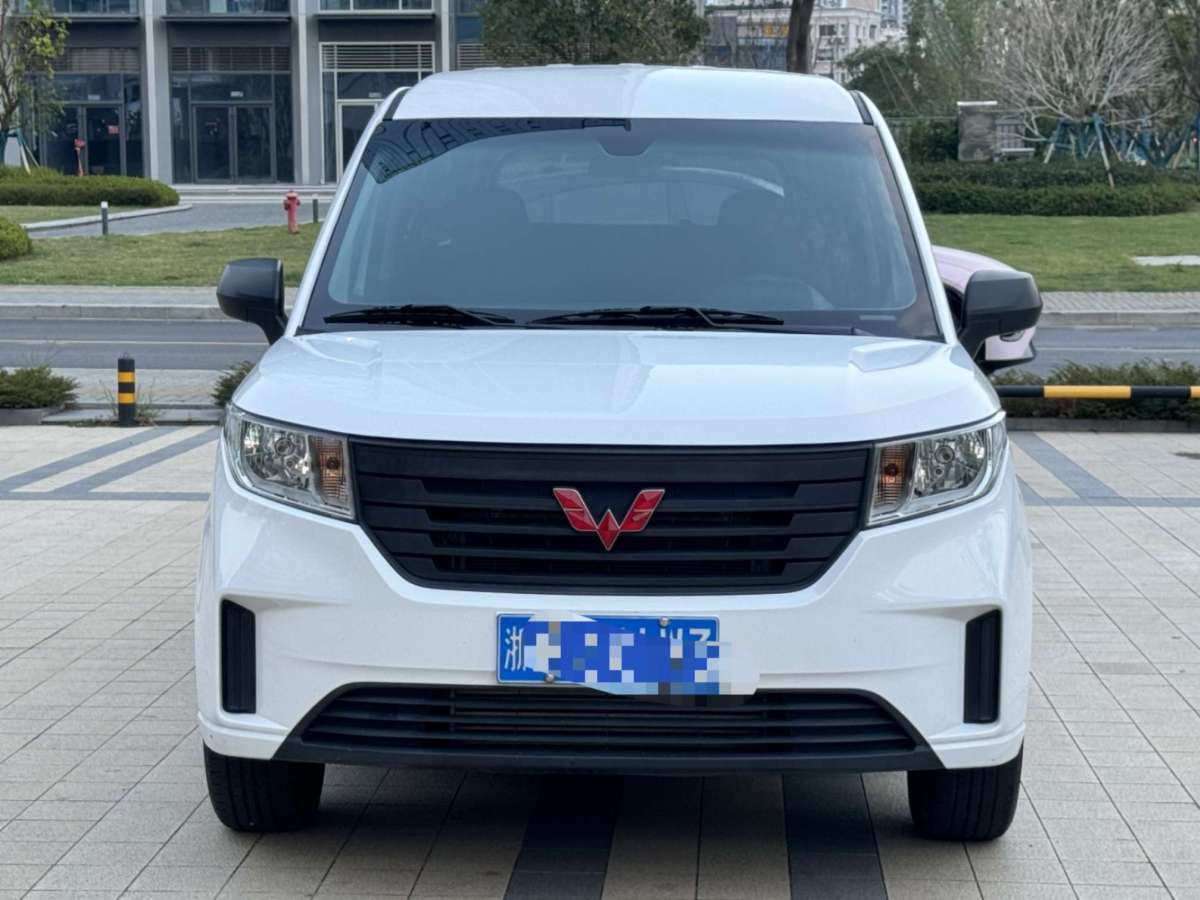 五菱 五菱征程  2021款 1.5T 手動(dòng)豪華型營(yíng)運(yùn)車圖片