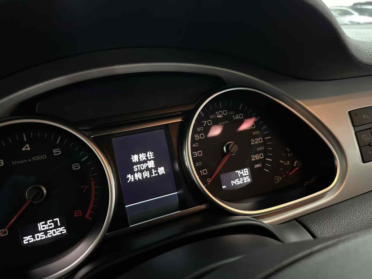 奧迪 奧迪Q7  2014款 35 TFSI 運(yùn)動(dòng)型圖片