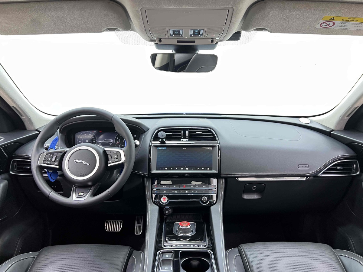 捷豹 F-PACE  2019款 2.0T 四驅(qū)都市尊享版圖片