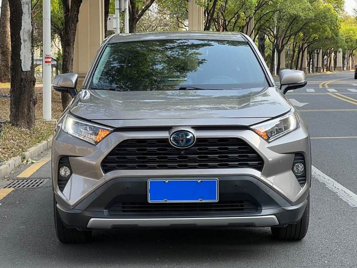 2021年3月豐田 RAV4榮放雙擎E+  2021款 2.5L 兩驅(qū)精英Pro