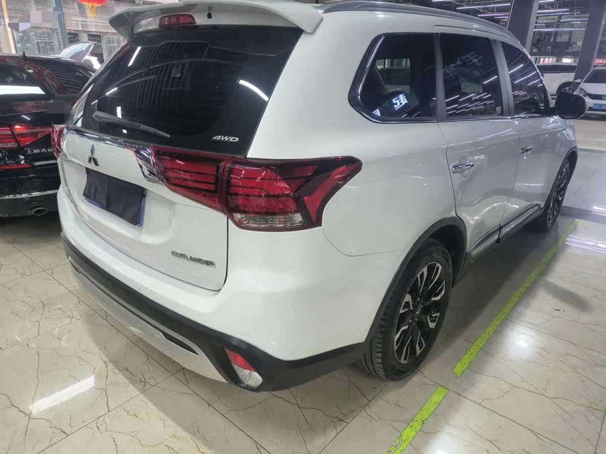 三菱 歐藍德  2019款 2.4L 四驅(qū)致享版 5座 國VI圖片