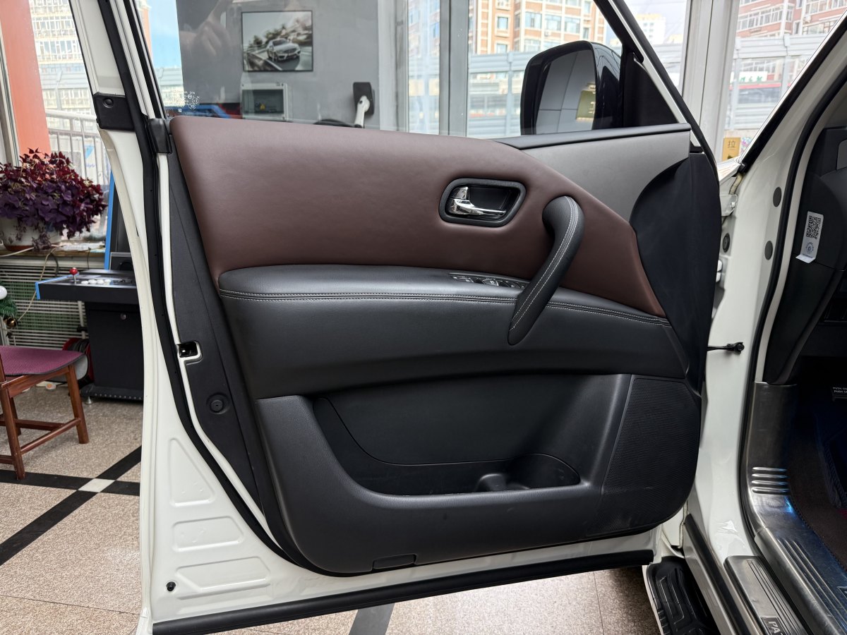 日產(chǎn) 途樂  2018款 4.0L 領(lǐng)英型圖片