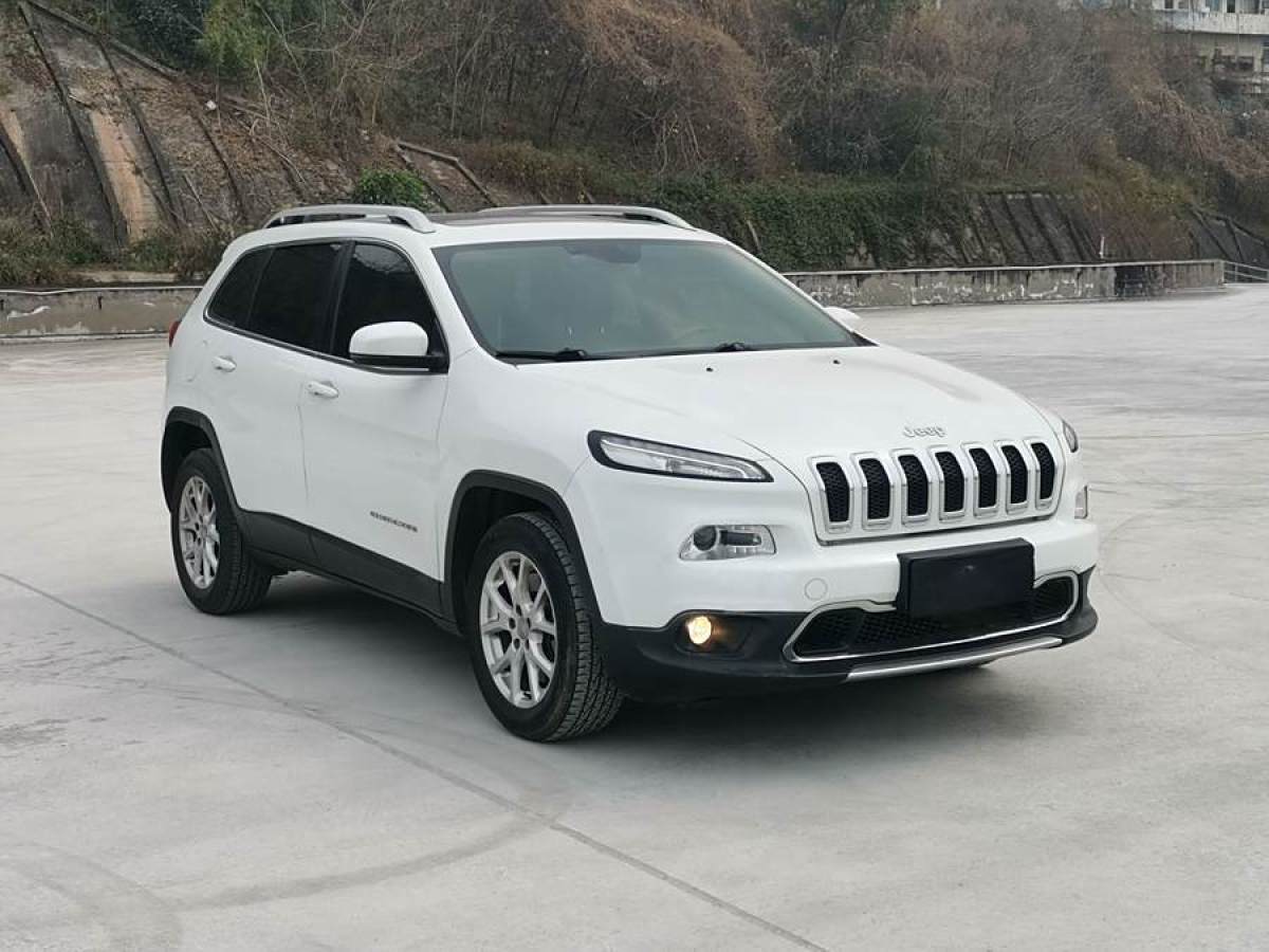 Jeep 自由光  2017款 2.0L 優(yōu)越版圖片