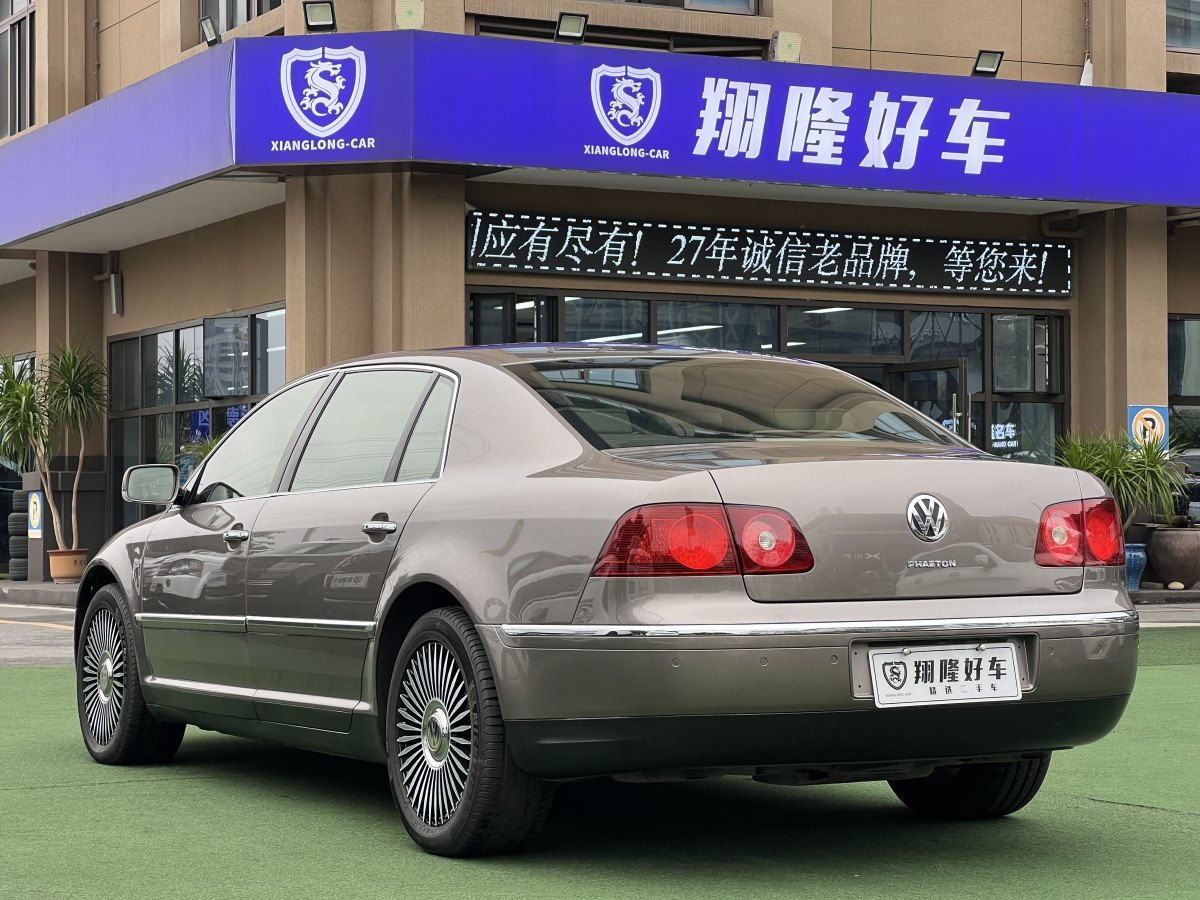 大眾 輝騰  2011款 3.6L V6 5座加長商務(wù)版圖片