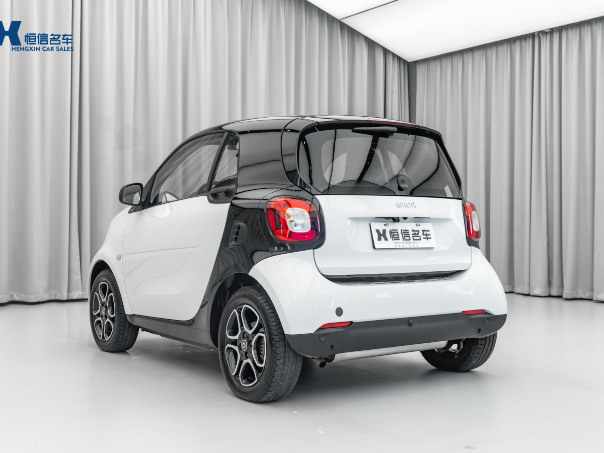 2019年10月smart fortwo  2019款 0.9T 66千瓦硬頂動(dòng)擎版 國(guó)VI