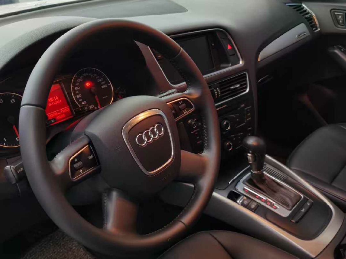 奧迪 奧迪Q5  2013款 Q5 3.0TFSI 45TFSI Quattro 運(yùn)動(dòng)型圖片