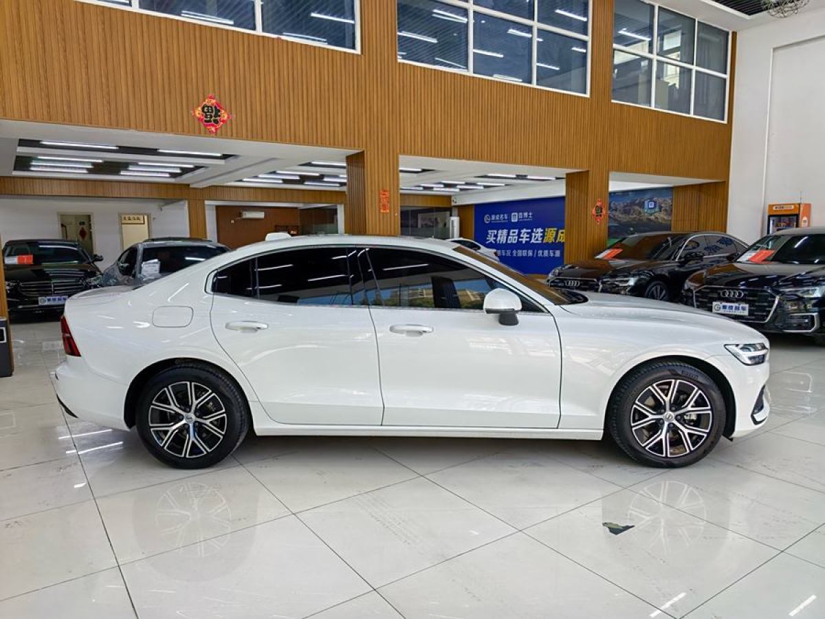 沃爾沃 S60L  2023款 B4 智逸豪華版圖片