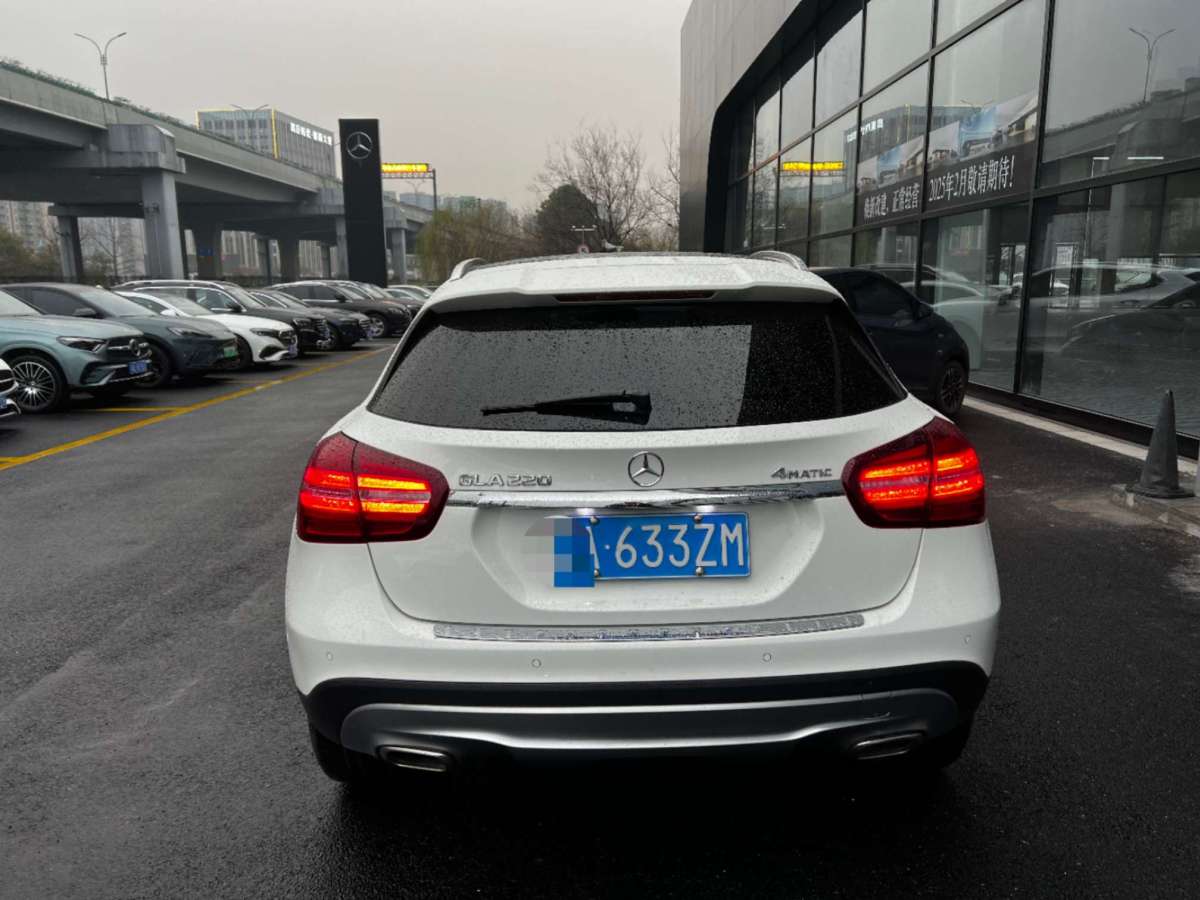 奔馳 奔馳GLA  2017款 GLA 220 4MATIC 時(shí)尚型圖片