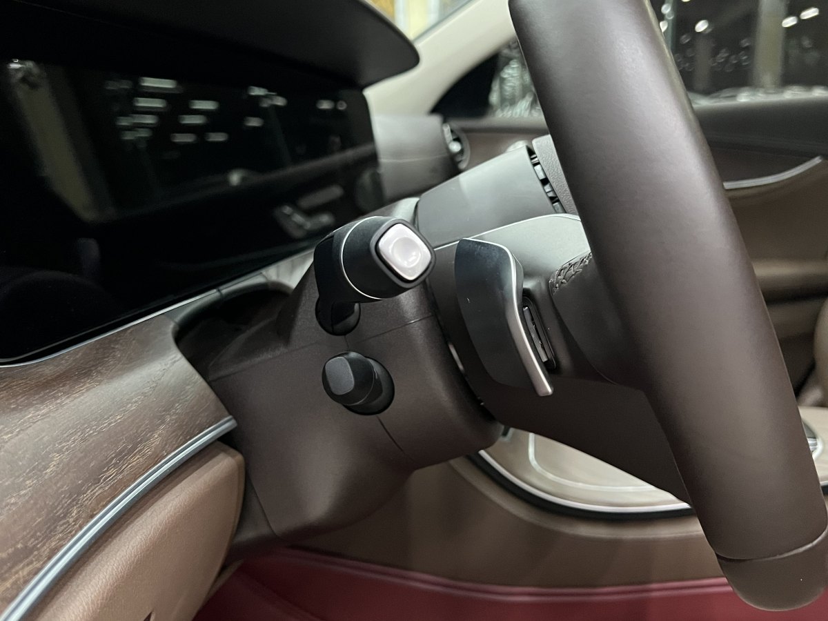 奔馳 奔馳E級  2023款 改款 E 300 L 豪華型圖片