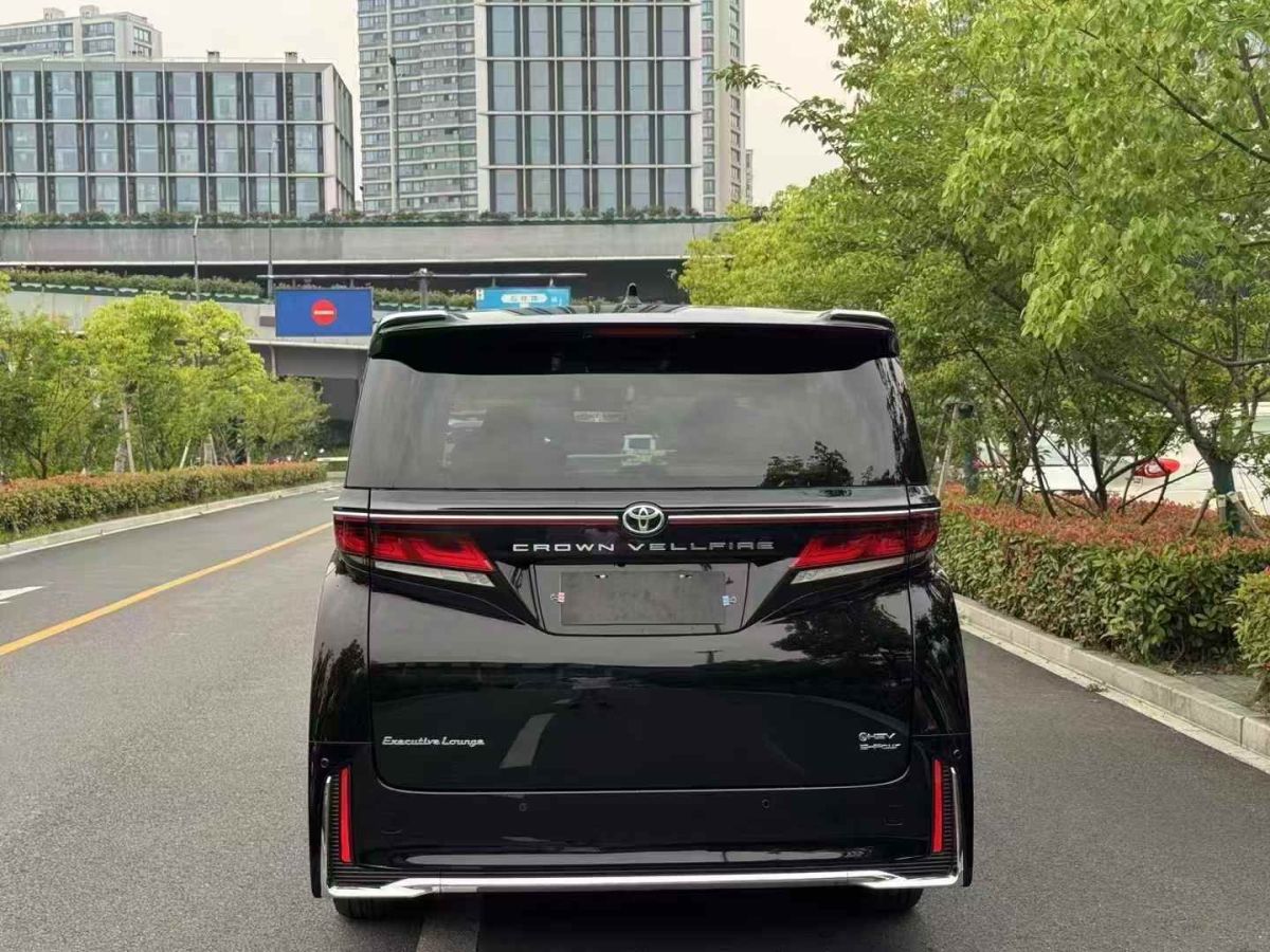 豐田 威爾法  2024款 皇冠 雙擎 2.5L 至尊行政版圖片