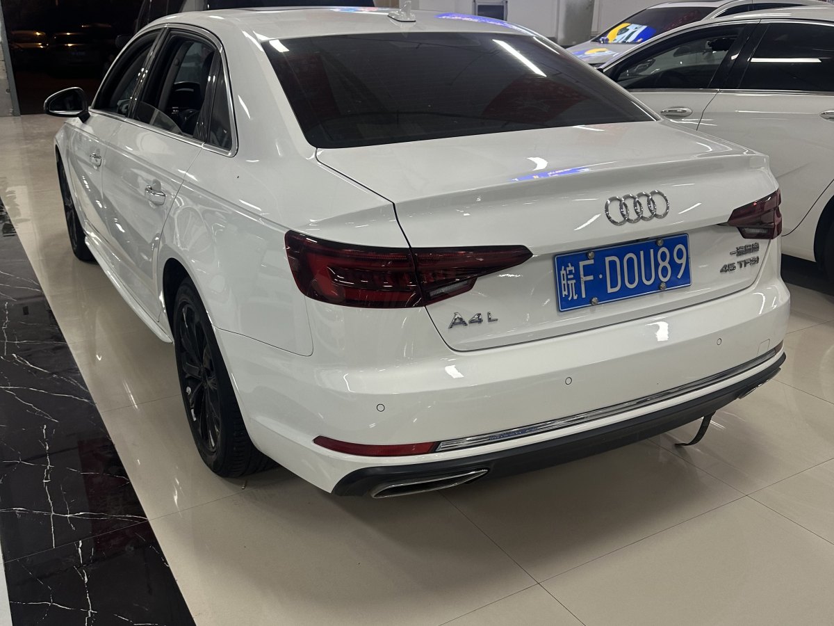 奧迪 奧迪A4L  2018款 30周年年型 40 TFSI 時(shí)尚型圖片