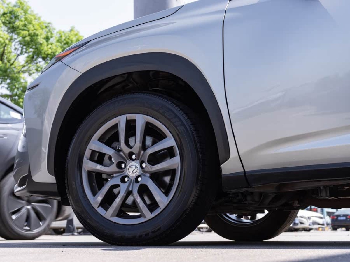 雷克薩斯 NX  2015款 300h 全驅(qū) 鋒致版圖片
