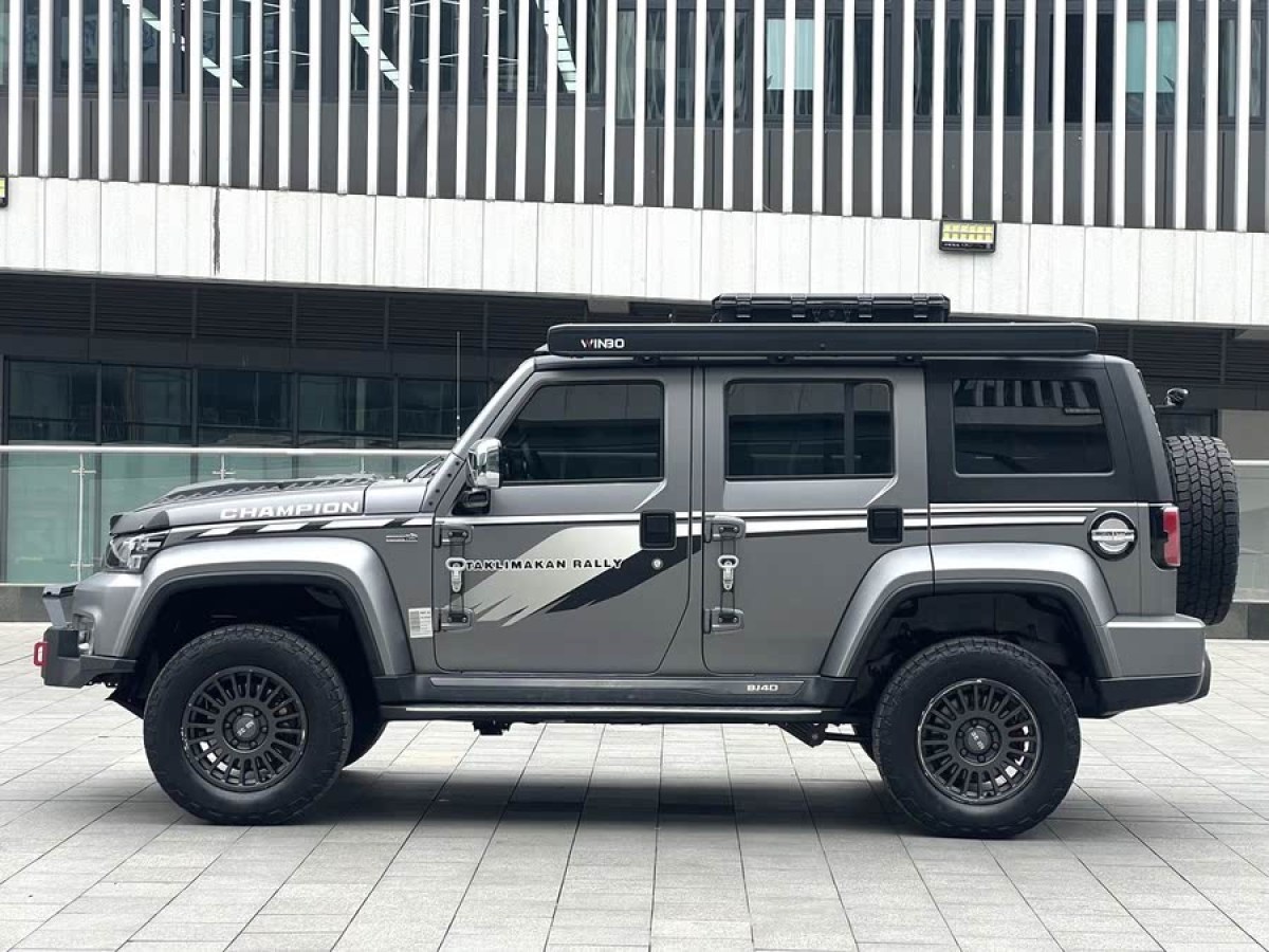 北京 BJ40  2023款 2.0T 自動四驅(qū)環(huán)塔冠軍版圖片