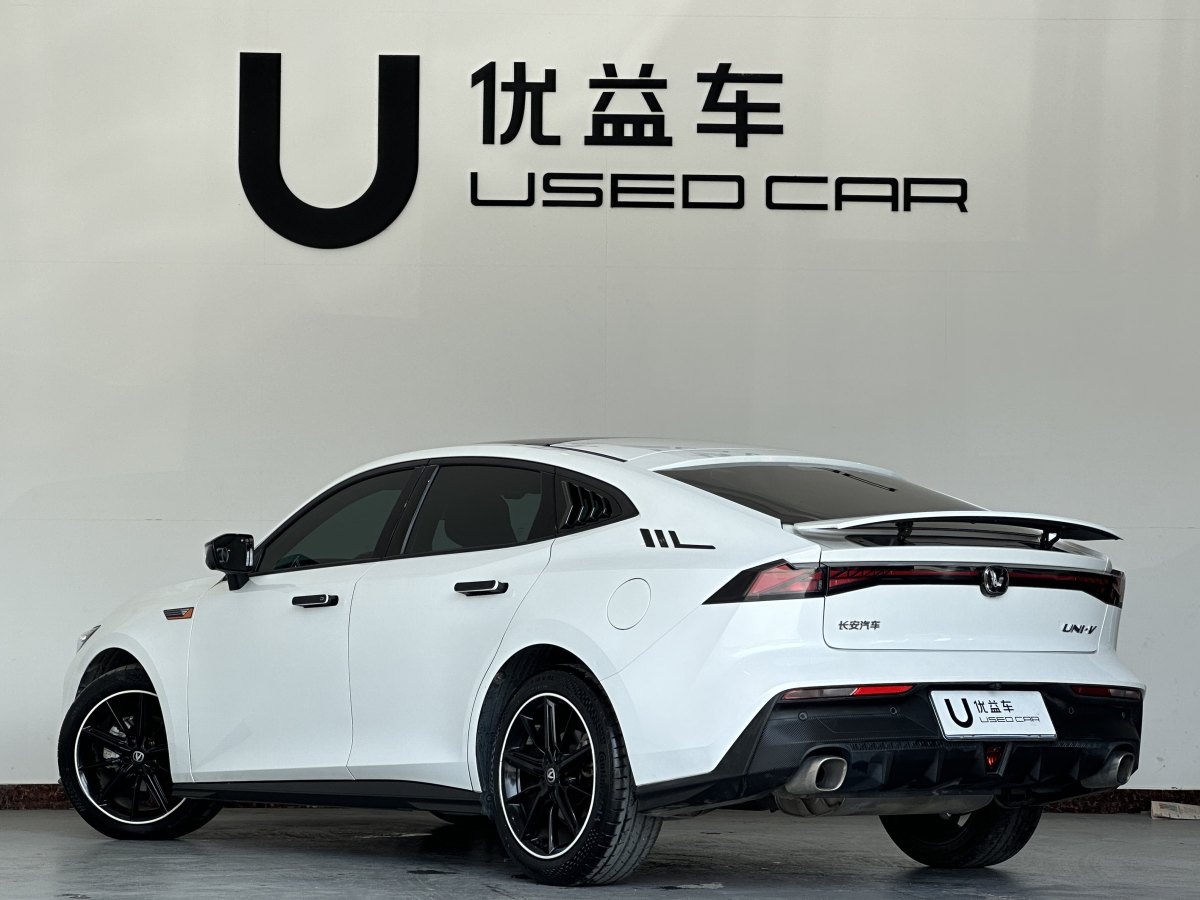 長(zhǎng)安 長(zhǎng)安UNI-V  2022款 1.5T 尊貴型圖片