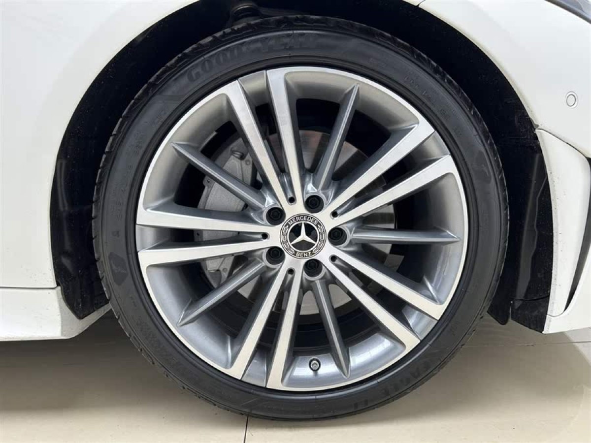 奔馳 奔馳CLS級(jí)  2023款 改款 CLS 300 動(dòng)感型圖片
