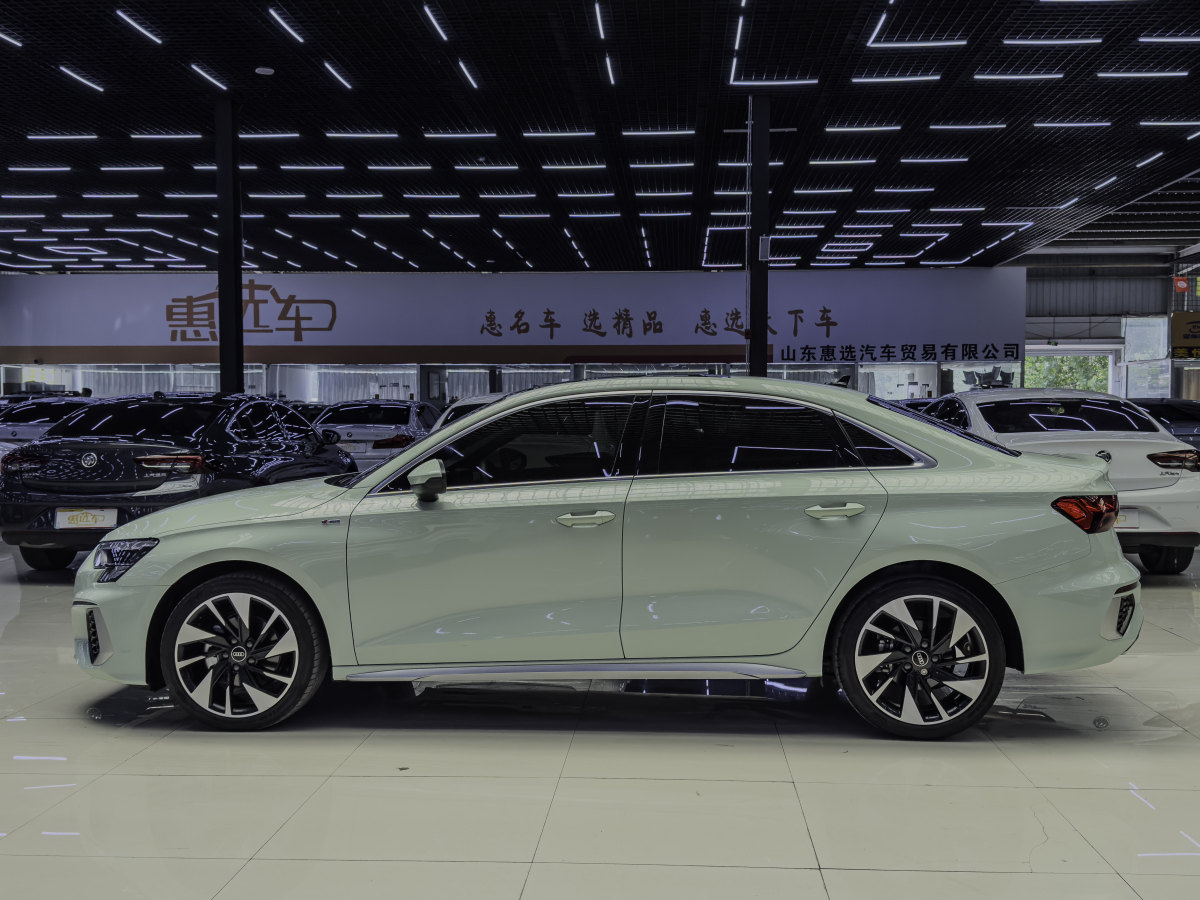 奧迪 奧迪A3  2023款 改款 A3L Limousine 35 TFSI 時(shí)尚運(yùn)動(dòng)型圖片