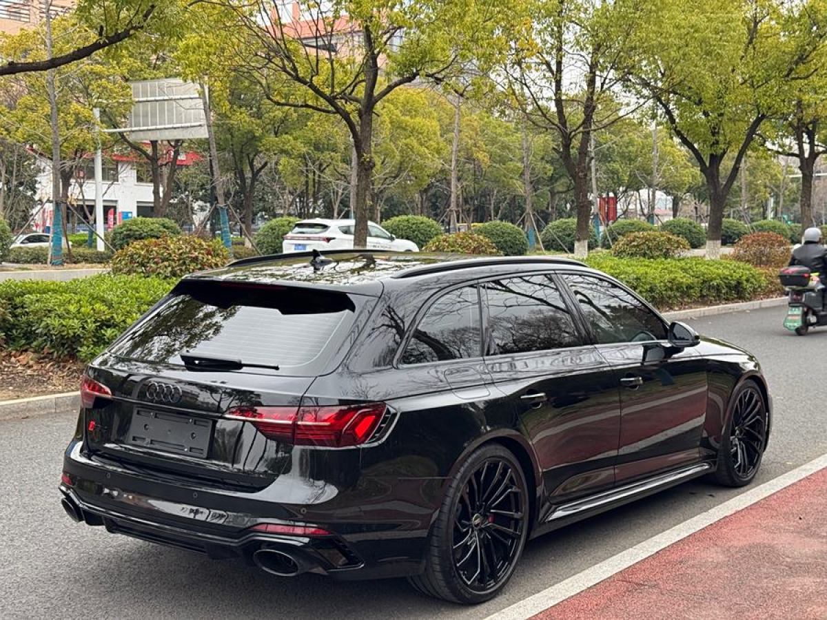 2023年4月奧迪 奧迪RS 4  2022款 RS4 Avant 黑曜版