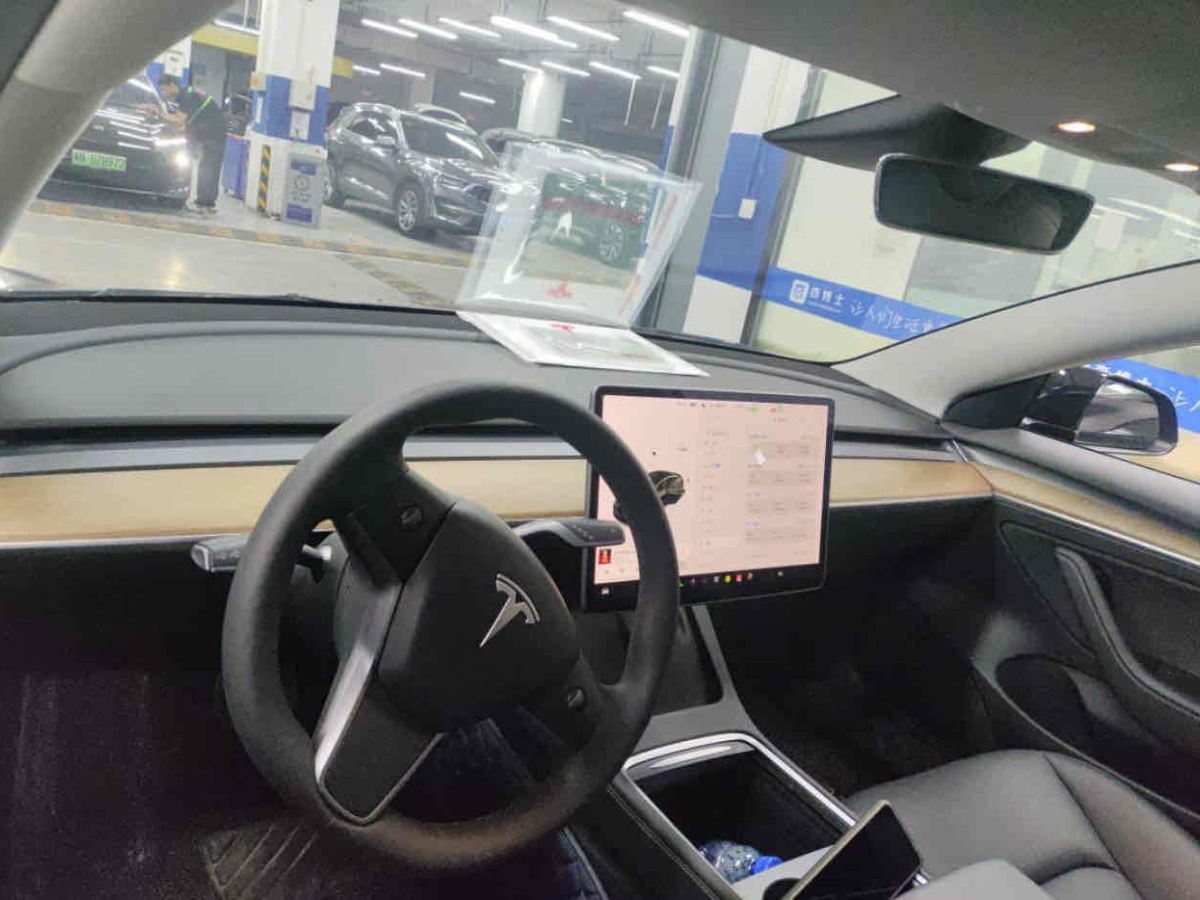 特斯拉 Model 3  2021款 改款 標(biāo)準(zhǔn)續(xù)航后驅(qū)升級版圖片