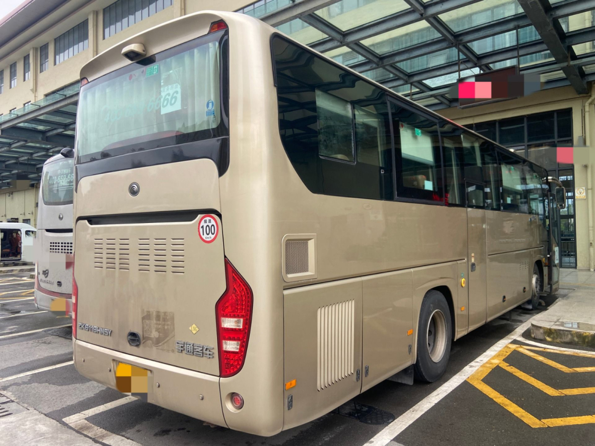 雙胞胎國五LNG的2＋1型30座宇通保姆車圖片