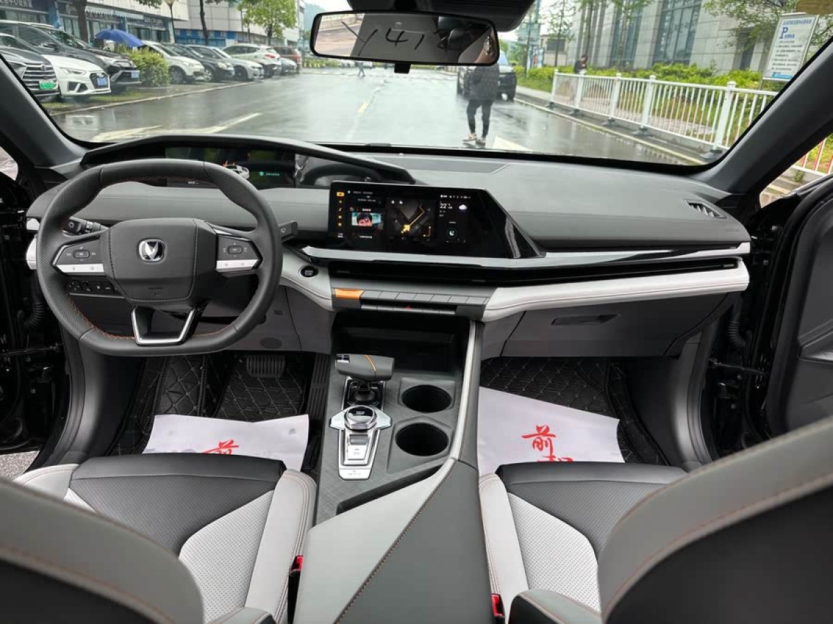 長(zhǎng)安 長(zhǎng)安UNI-V 智電iDD  2024款 藍(lán)鯨智電iDD 136km 智尊型圖片