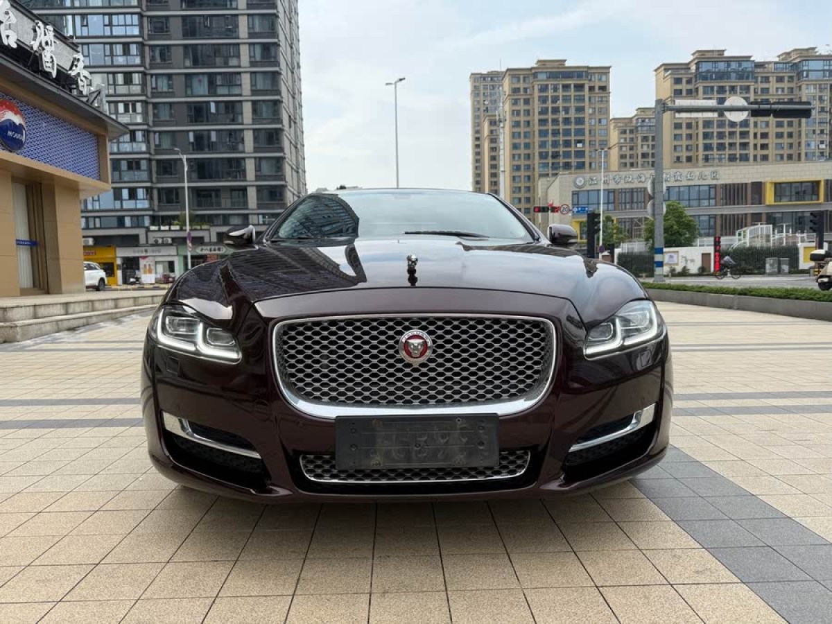 捷豹 XJ  2016款 XJL 2.0T 兩驅(qū)典雅商務(wù)版圖片