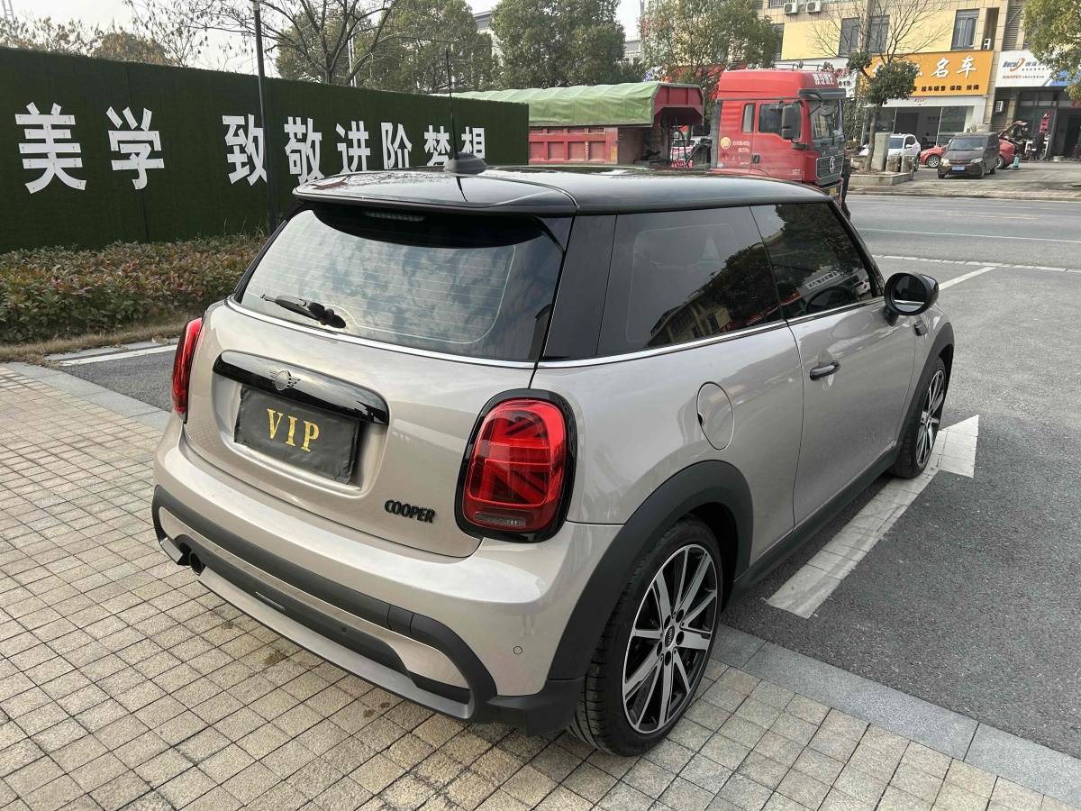 MINI MINI  2022款 改款 1.5T COOPER 藝術(shù)家圖片