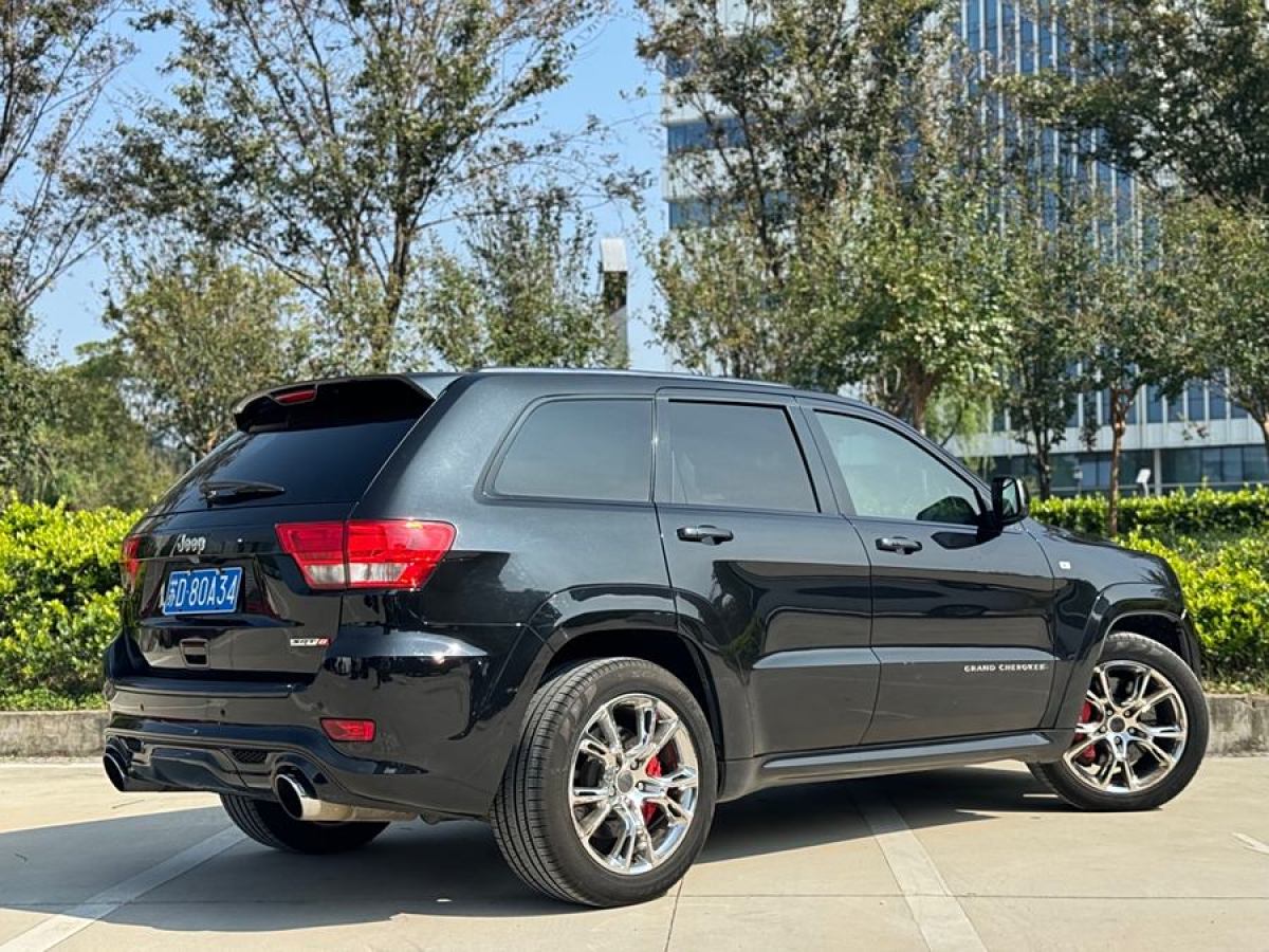 Jeep 大切諾基 SRT  2013款 6.4L SRT8 炫黑版圖片