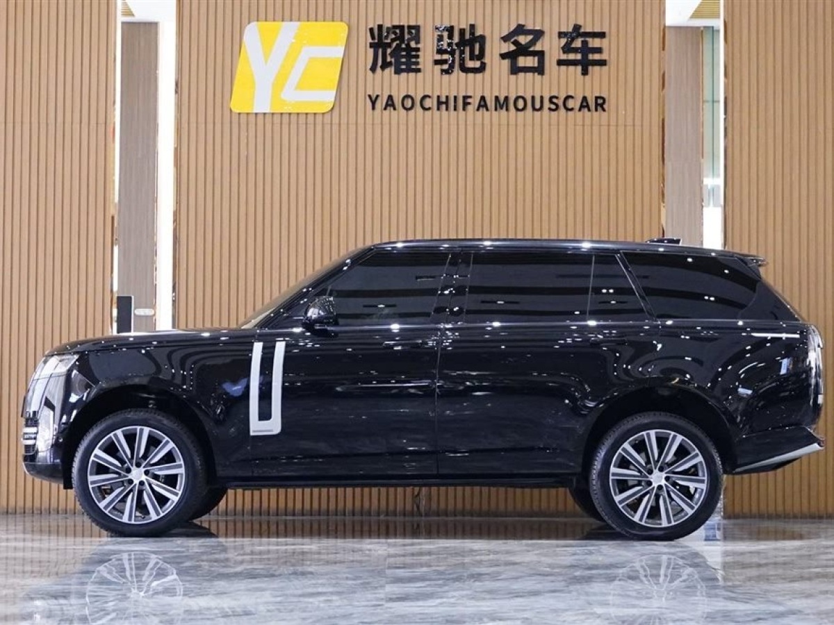 路虎 攬勝  2024款 3.0 L6 400PS 典范加長版圖片