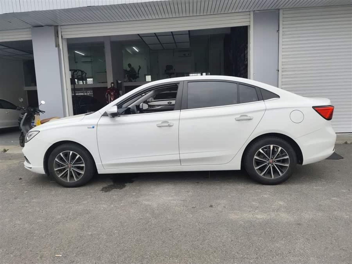 榮威 i5  2020款 1.5L 自動(dòng)4G互聯(lián)領(lǐng)豪旗艦版圖片