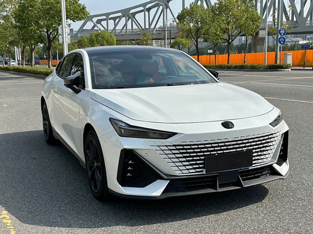 長安 長安UNI-V  2022款 1.5T 尊貴型圖片