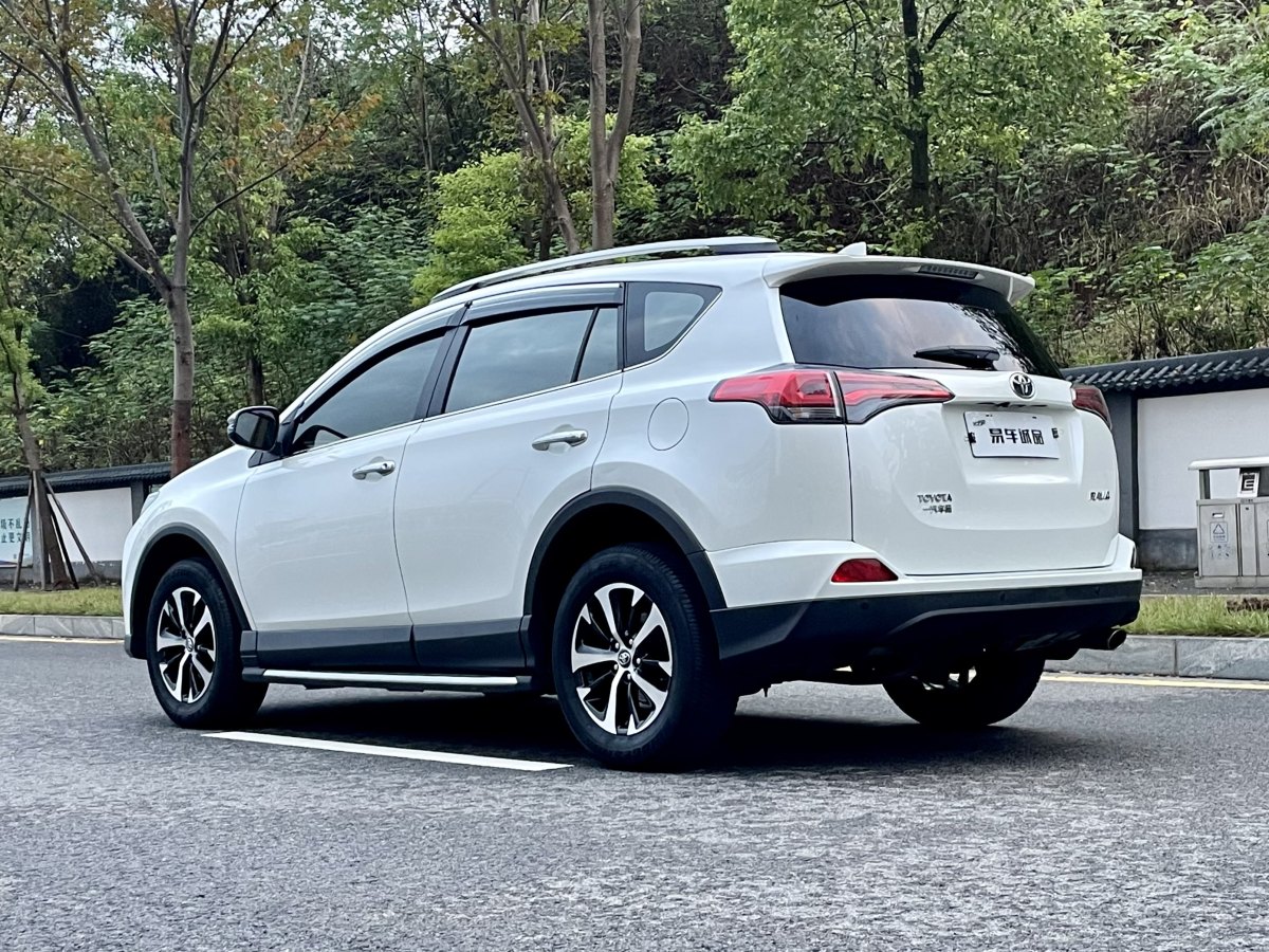 2019年1月豐田 RAV4  2018款 榮放 2.0L CVT兩驅(qū)風(fēng)尚版