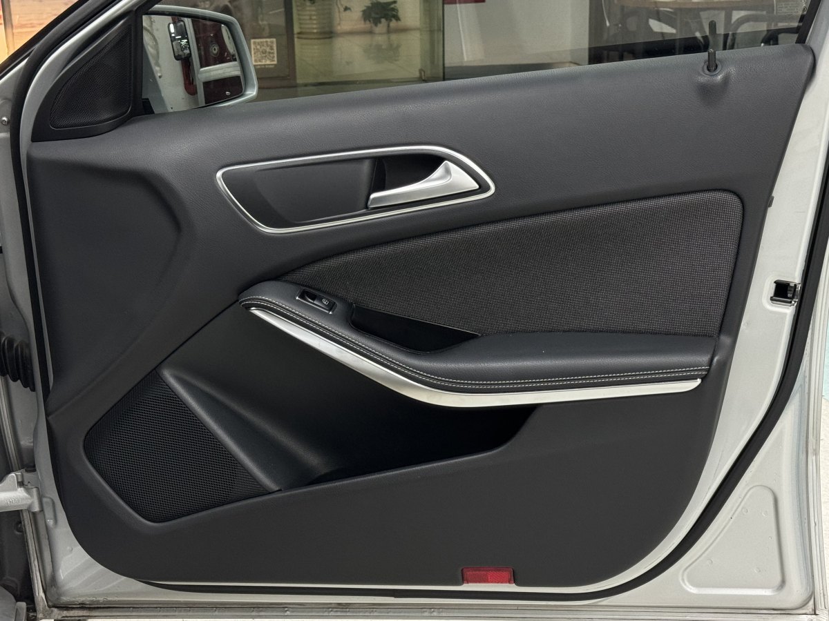 2014年11月奔驰 奔驰A级  2013款 A 180 时尚型
