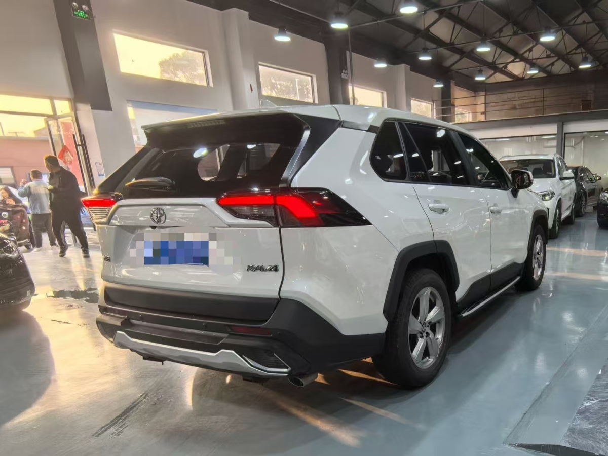 2021年2月豐田 RAV4  2018款 榮放 2.0L CVT兩驅(qū)風(fēng)尚版