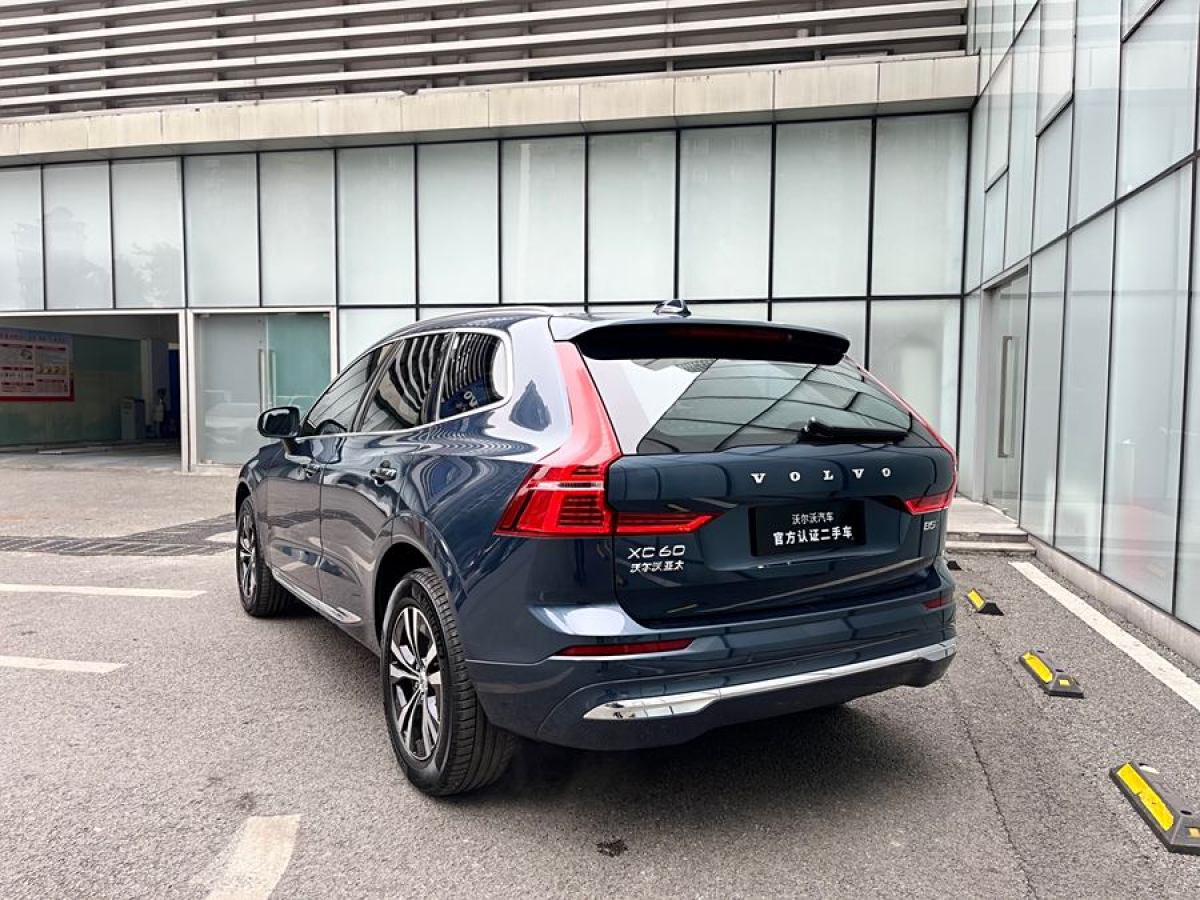 沃爾沃 XC60  2024款 B5 四驅智逸豪華版圖片