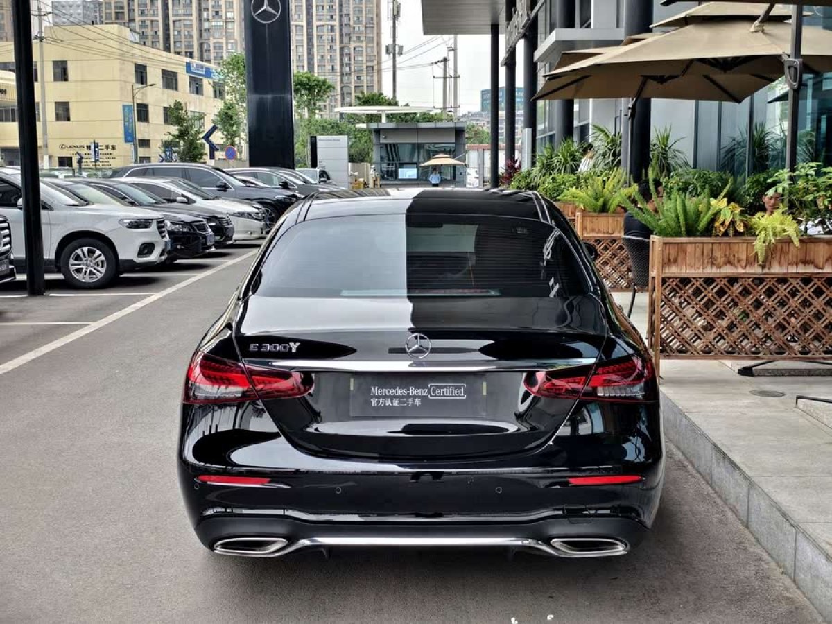 奔馳 奔馳E級  2021款 改款 E 300 L 運(yùn)動時尚型圖片