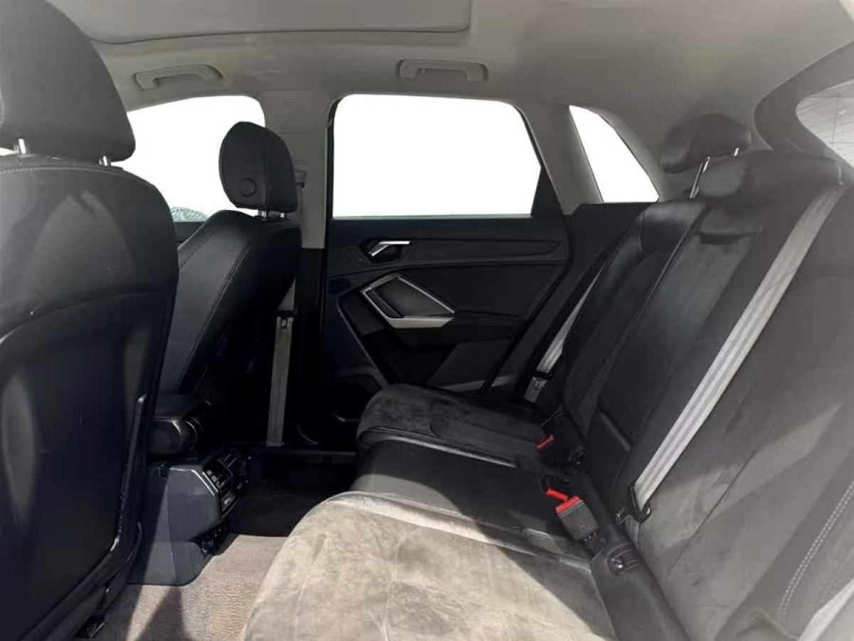 奧迪 奧迪Q3  2020款 35 TFSI 時(shí)尚動(dòng)感型圖片