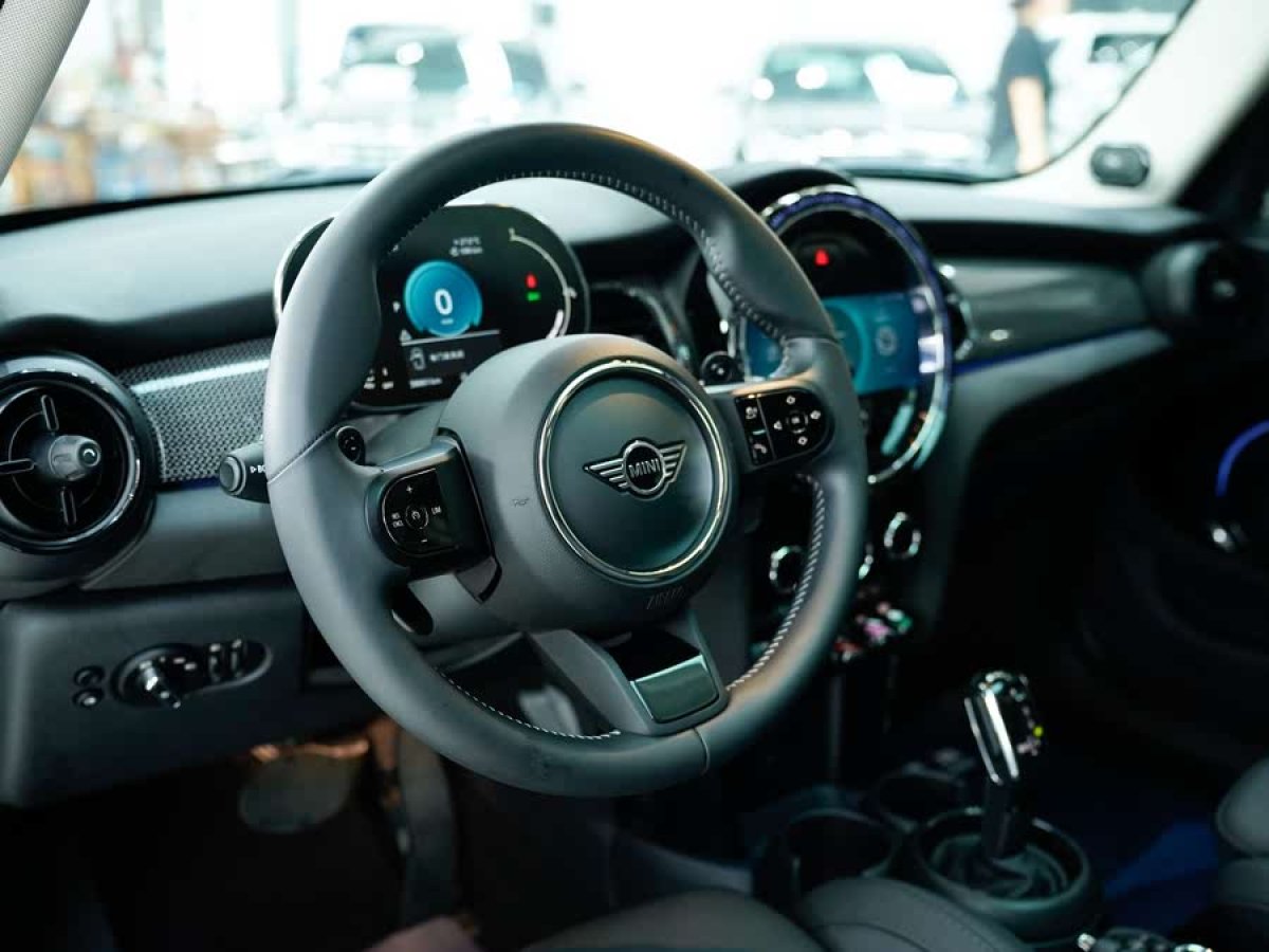 MINI MINI  2022款 改款 2.0T COOPER S 藝術(shù)家圖片