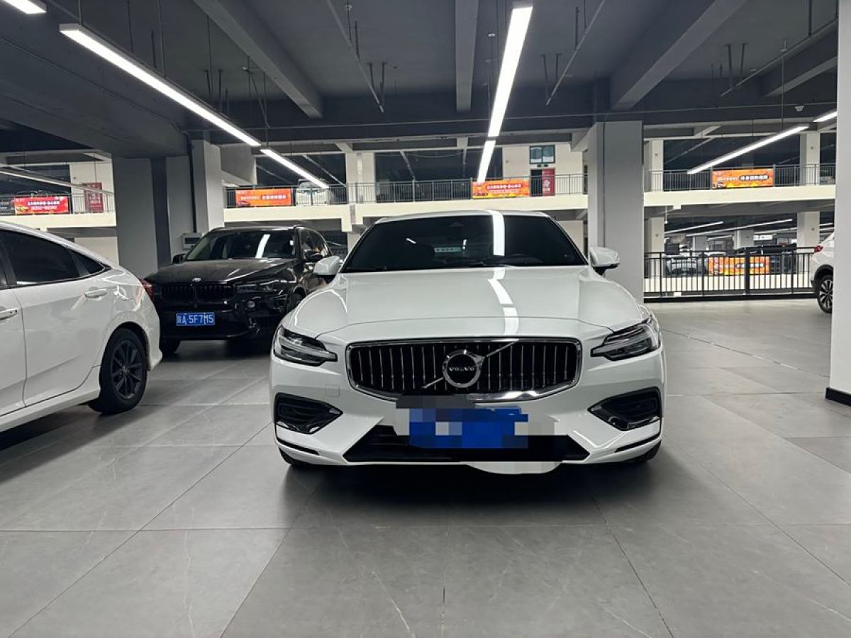 2022年1月沃爾沃 S60L  2022款 B4 智遠(yuǎn)豪華版