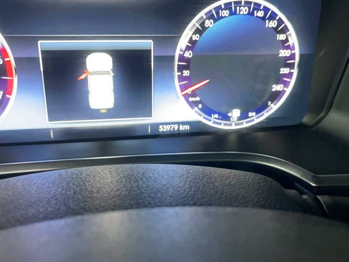 北京 BJ40  2019款 2.3T 自動(dòng)四驅(qū)城市獵人版尊享型 國VI圖片