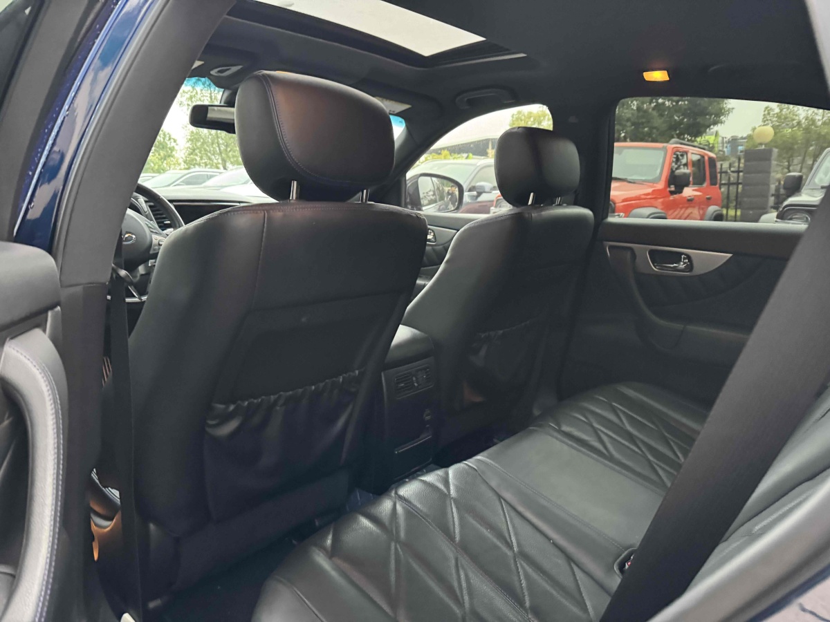 英菲尼迪 QX70  2015款 3.7L 絕影版圖片